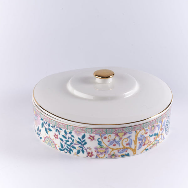  ابيض -  تمرية بورسلان حجم  كبير مع غطاء من ديون.